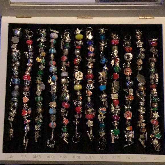 Willabee and Ward 12 months of Charm bracelets - Picture 1 of 2